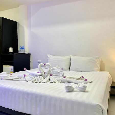 Beachwalk Patong Exterior foto