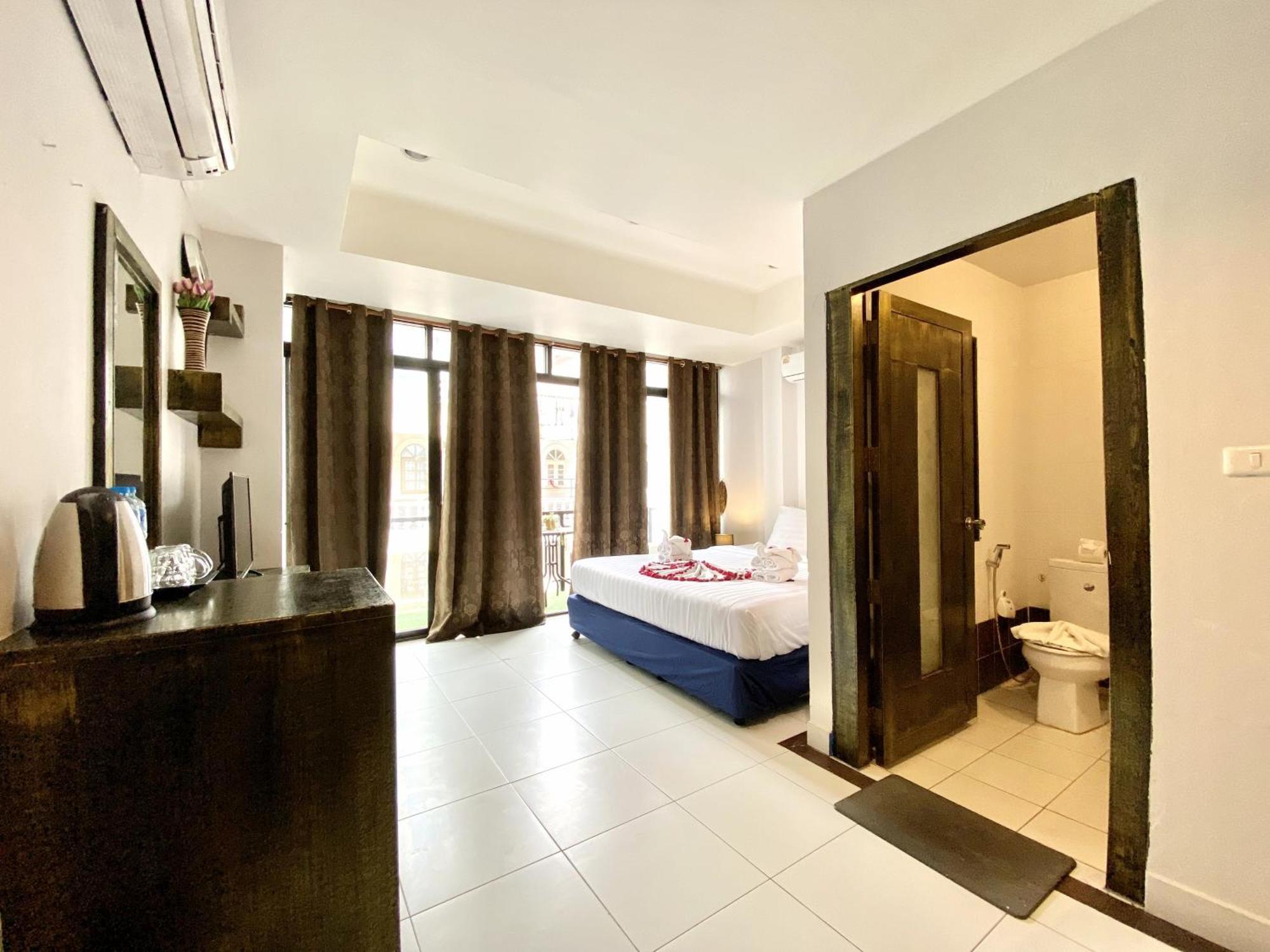Beachwalk Patong Exterior foto