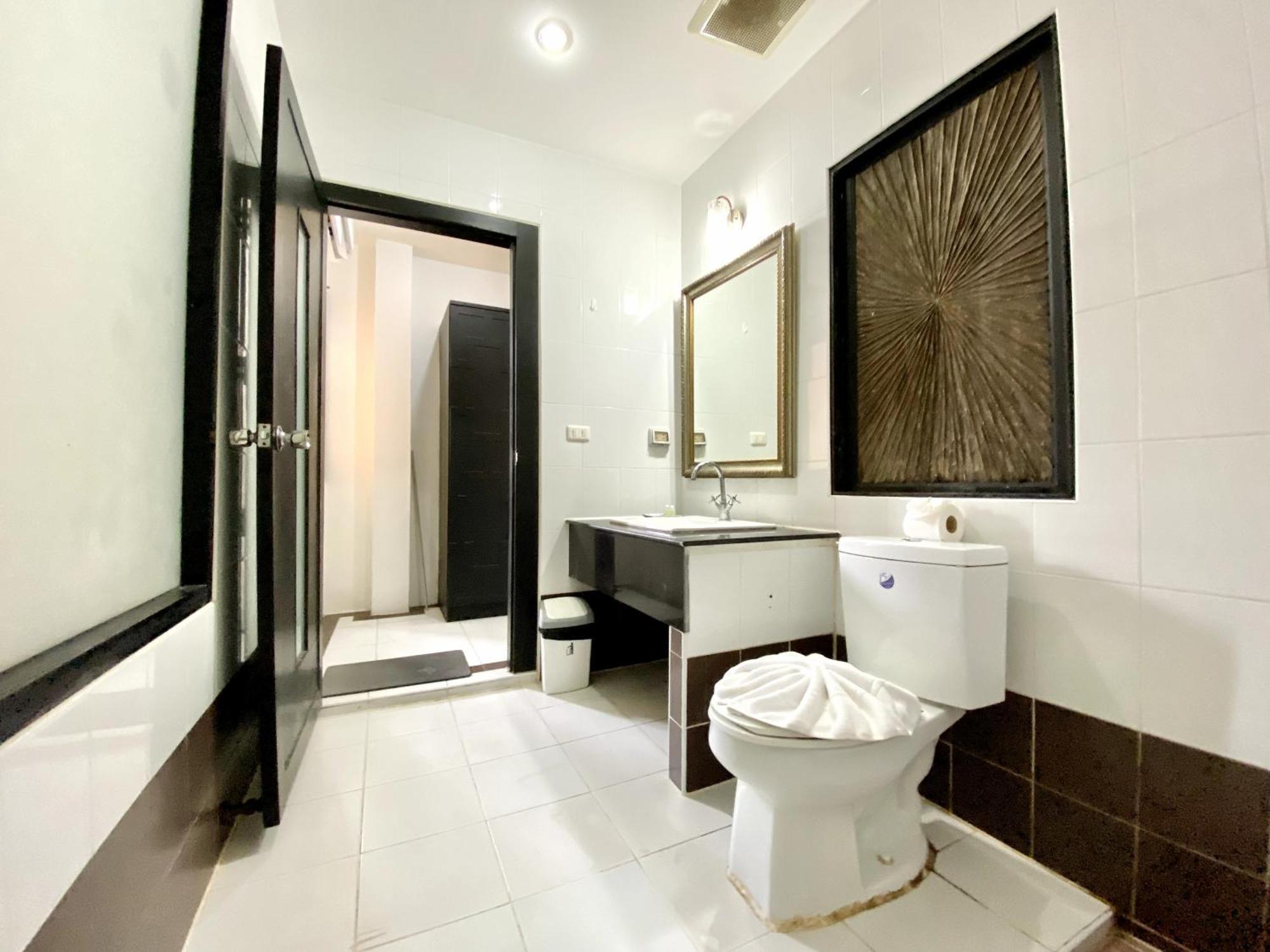 Beachwalk Patong Exterior foto
