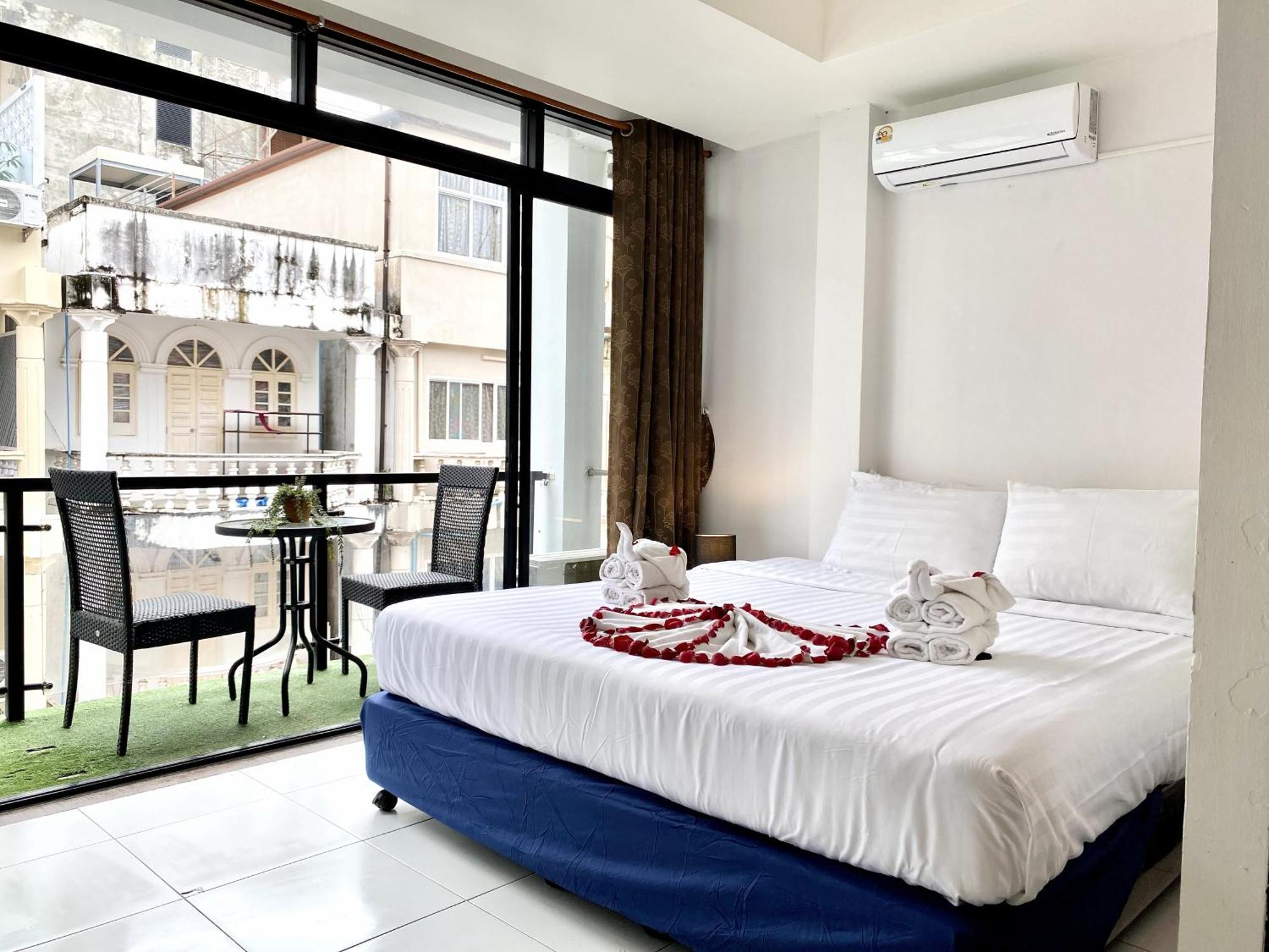 Beachwalk Patong Exterior foto