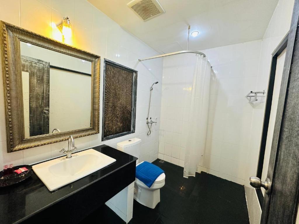 Beachwalk Patong Exterior foto