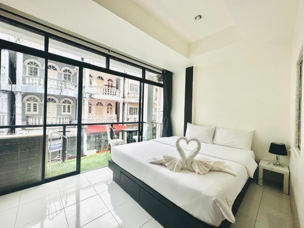 Beachwalk Patong Exterior foto
