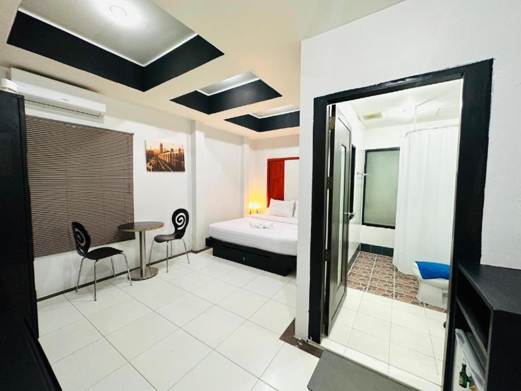 Beachwalk Patong Exterior foto