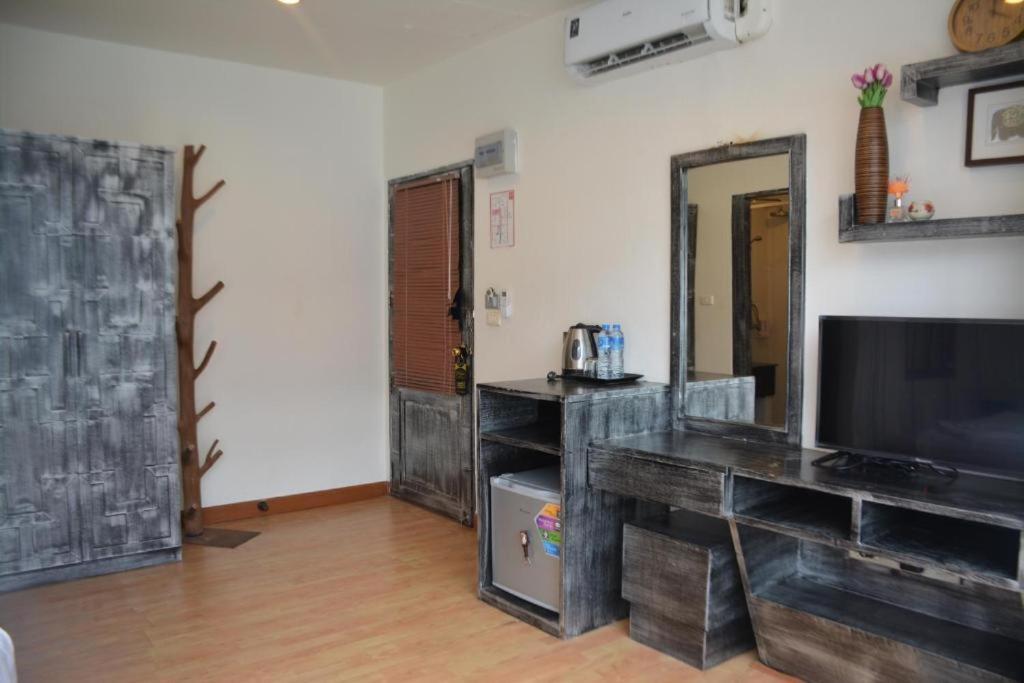 Beachwalk Patong Exterior foto